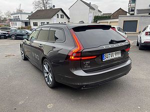 Volvo  B4 Ultimate Dark Mild-Hybrid